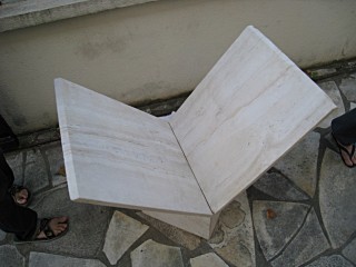 Le socle en marbre