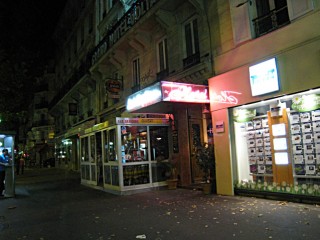 Nous trouvons le Grand Hôtel Voltaire à qui il reste des chambres