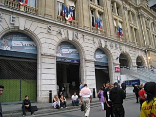 J'arrive à la gare Saint-Lazare