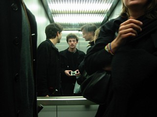 Nous prenons l'ascenseur