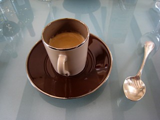 Je bois un café