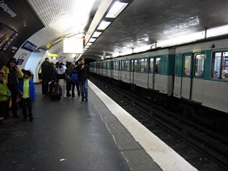 Nous prenons le métro