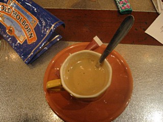 Je bois un café