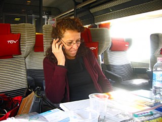 Anne-Marie au téléphone