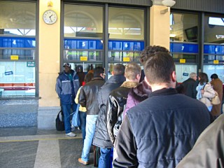 Nous devons acheter un billet de train pour Santhia, notre deuxième étape