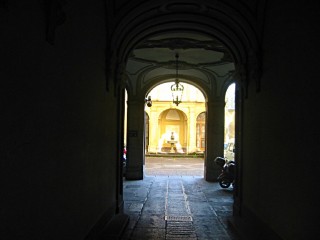 Une cour