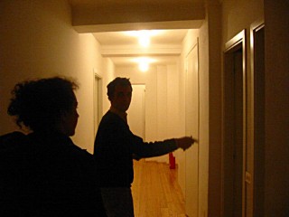 Un des responsables nous indique nos chambres