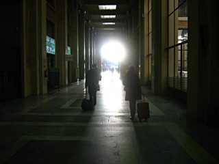Nous cherchons des consignes pour déposer nos bagages