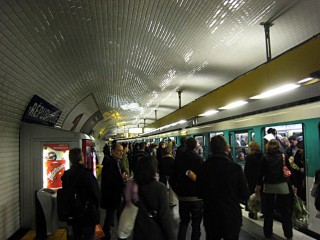Nous prenons le métro