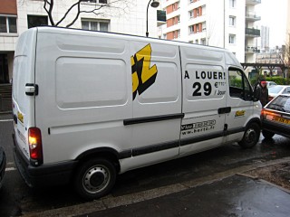 Nous trouvons une place mais le camion ne rentre pas