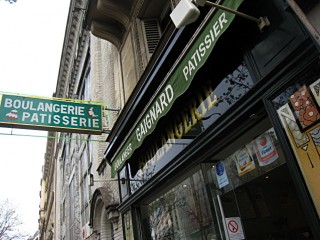 Je vais à la boulangerie