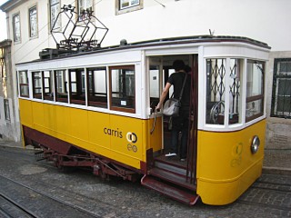 Nous montons dans le tramway
