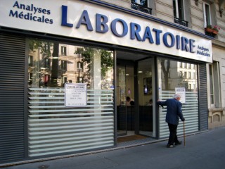 Je vais au laboratoire