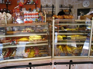 Je vais à la boulangerie acheter un sandwich