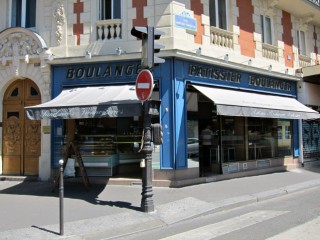 Nous allons à la boulangerie