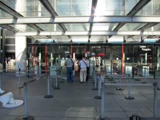 Nous entrons