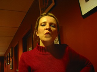 Anne-Sophie se fait une pause clope