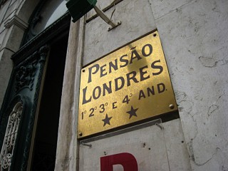 Nous repassons à l'hôtel déposer nos achats