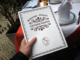 Nous nous arrêtons dans un restaurant italien