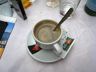 Je bois un café