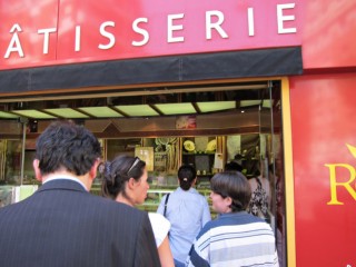 Je vais à la boulangerie