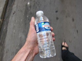 J'achète une bouteille d'eau