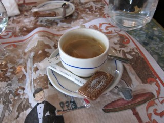 Je bois un café