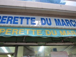 Je passe à la superette du marché