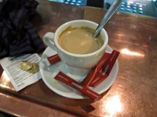 Je bois un café
