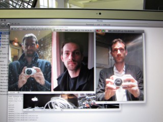 Je sélectionne des photos pour Thierry afin qu'il dessine mon portrait