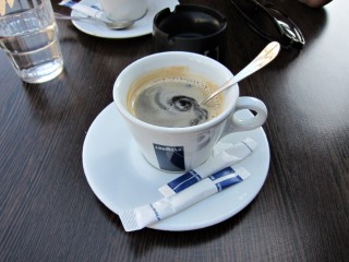 Je bois un café