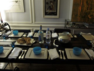 Nous passons à table