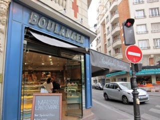 Je vais à la boulangerie