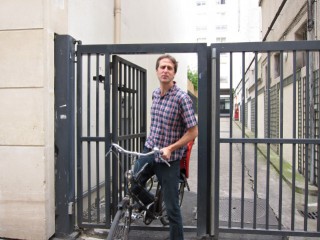 Je récupère Édouard devant chez lui