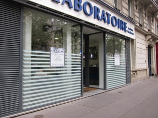 Je vais au laboratoire