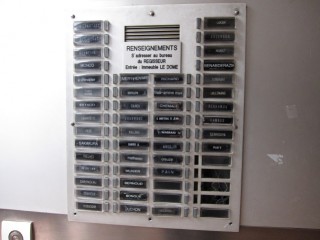 Je sonne à l'interphone