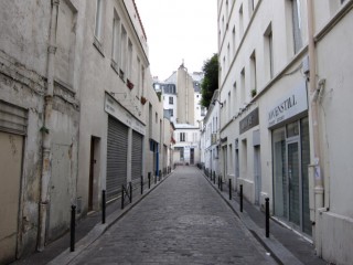 Arnaud et Marlène ont un studio libre à côté de chez moi. Ophélie et Lou vont y dormir cette nuit