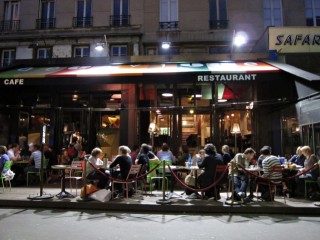 Nous allons au Delaville Café