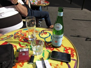 Nous allons boire un dernier verre aux enfant du sud. Sacha est épuisé d'avoir tant marché