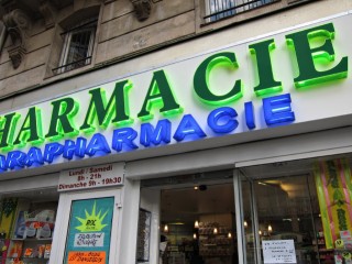 Je passe à la pharmacie