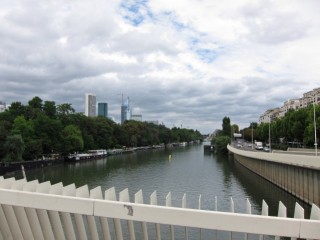 Au loin La Défense