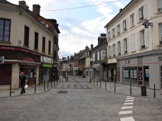 Arrivée à Évreux, première étape : 120 km parcourus. Il est 20h30, la ville est déserte