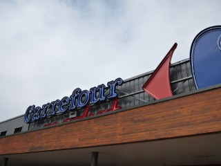 Je vais m'abriter dans un Carrefour