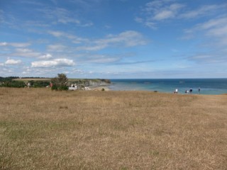 J'aperçois des falaises