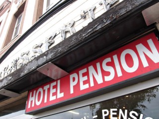 Je m'arrête au bar d'un hôtel