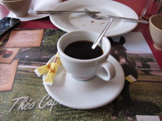 Je bois un café