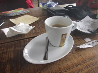 Je bois un café