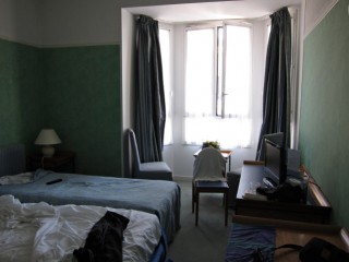 Je passe à l'hôtel faire une sieste