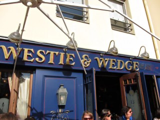 Je vais dans un bar