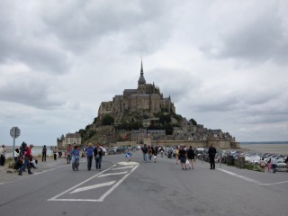 L'endroit est envahi de touristes